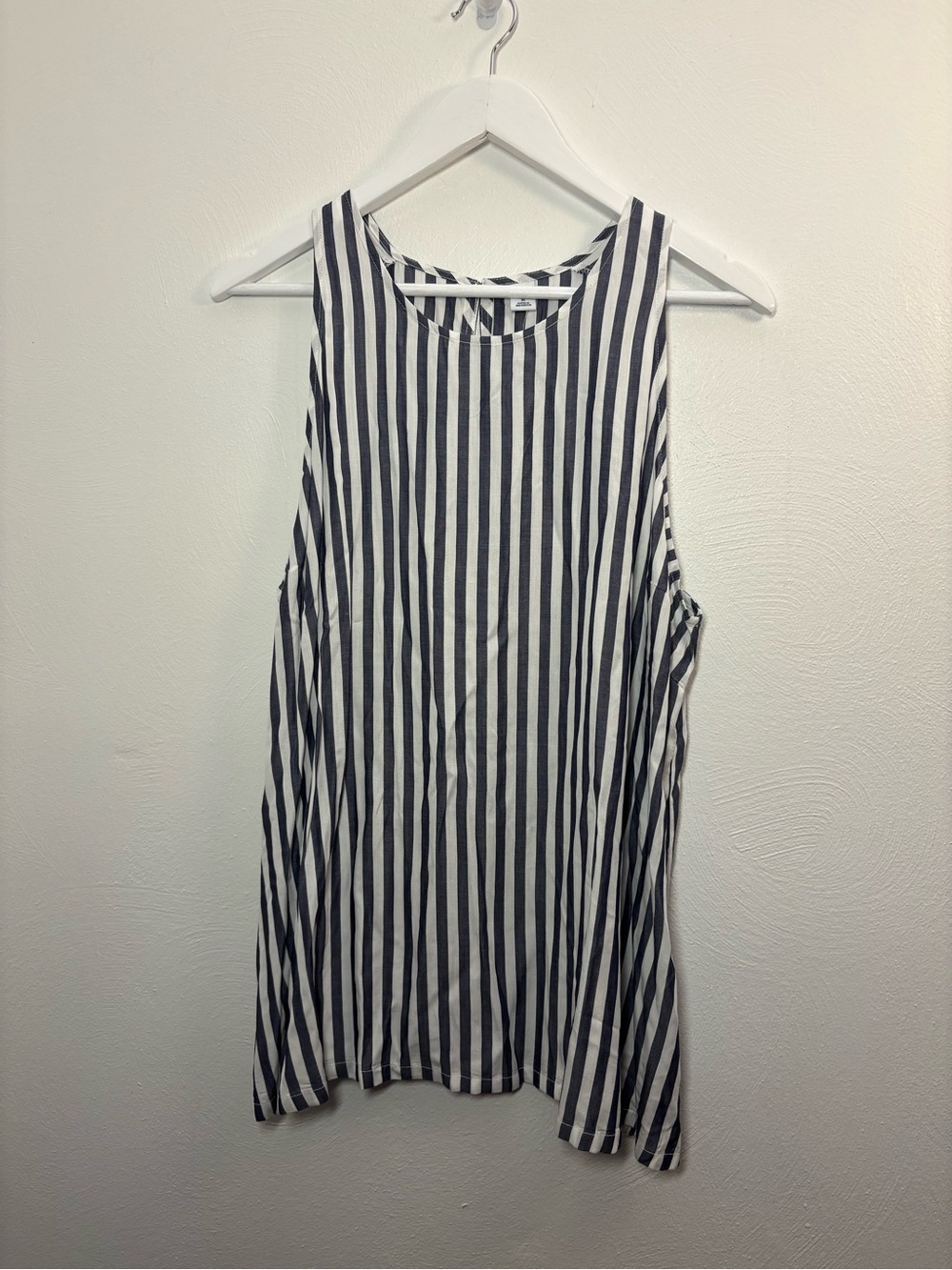 Old Navy Striped Sleeveless Tank Top Size XL - Picture 1 of 7